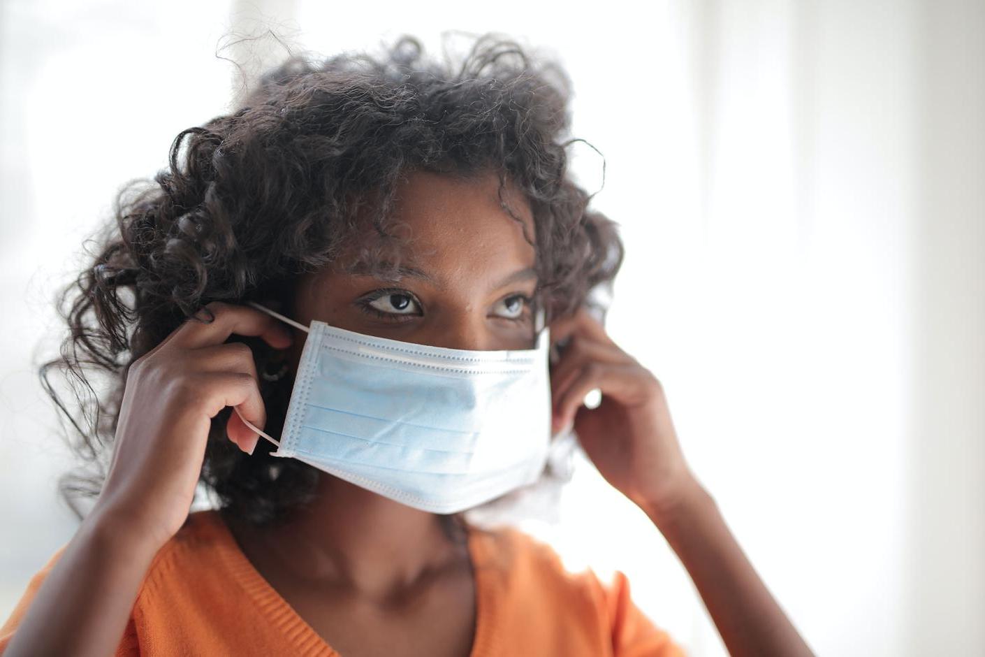 Woman wearing a face mask